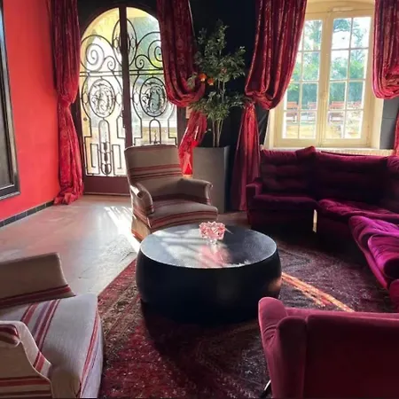 Natural Castle Lodge