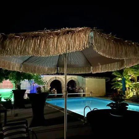 Natural Castle Lodge *