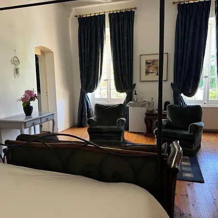 Natural Castle Lodge *