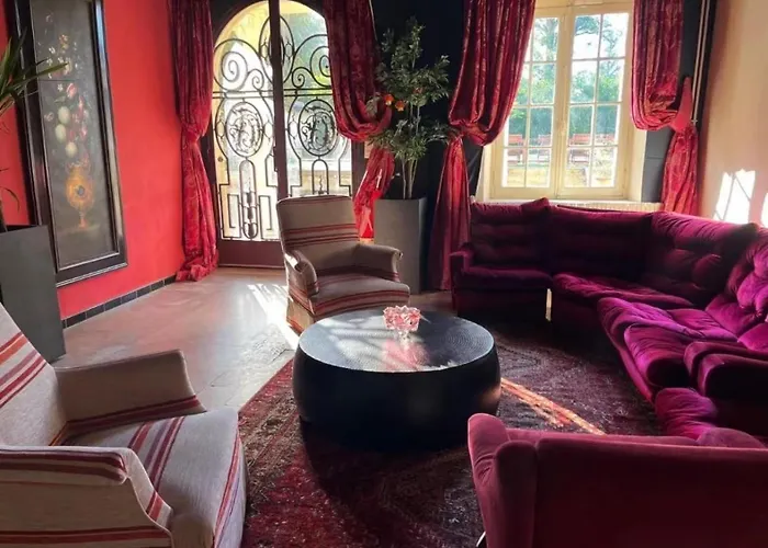 Natural Castle Lodge