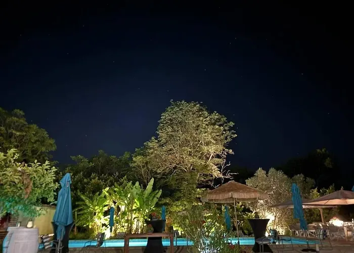 Natural Castle Lodge