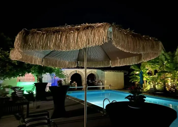 Natural Castle Lodge *