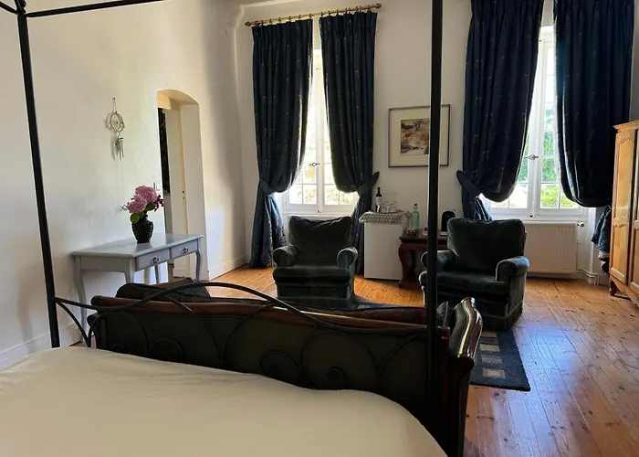 Natural Castle Lodge *