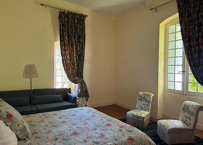 Natural Castle Lodge *